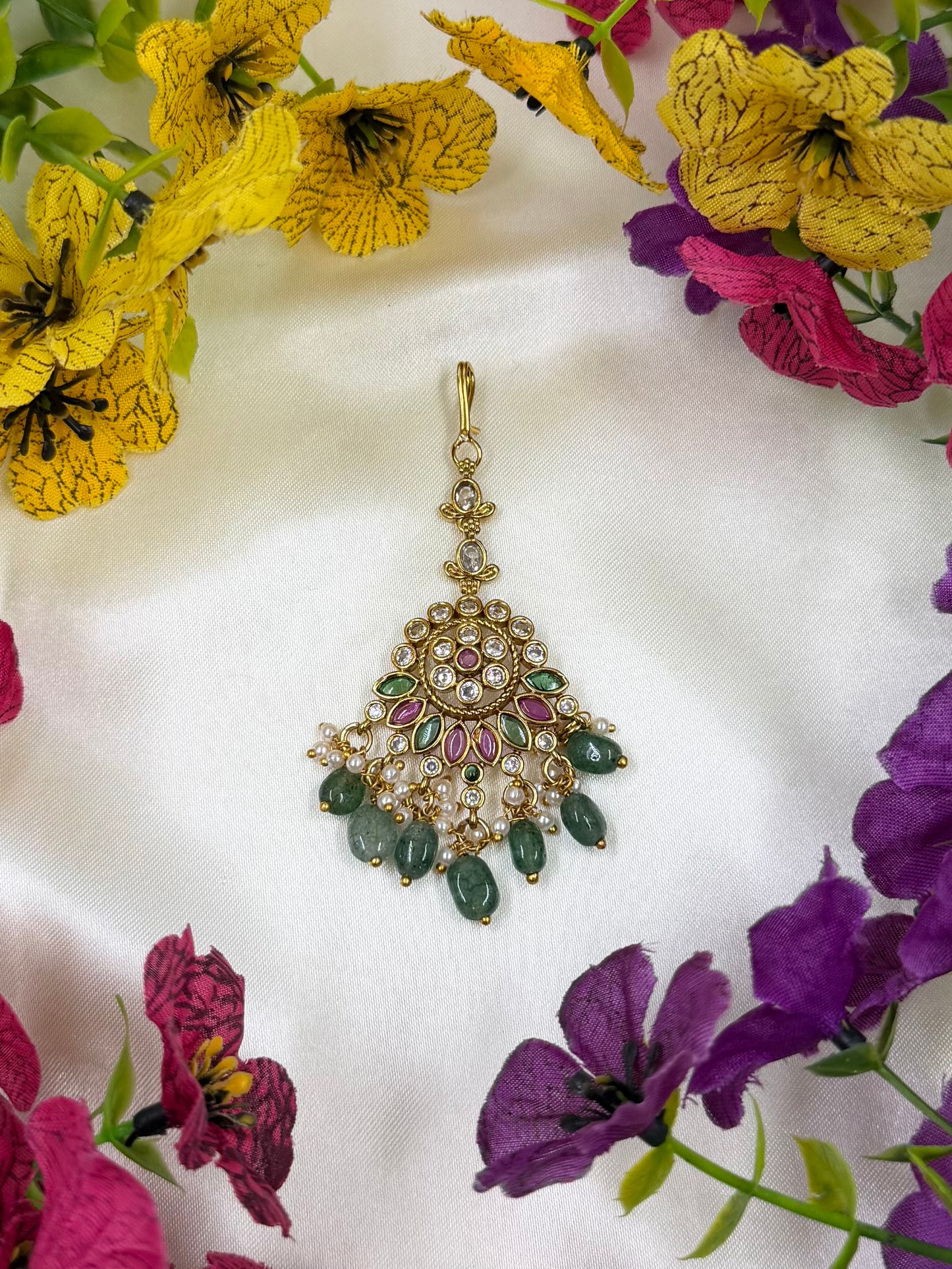Lipi Victorian Mang Tika