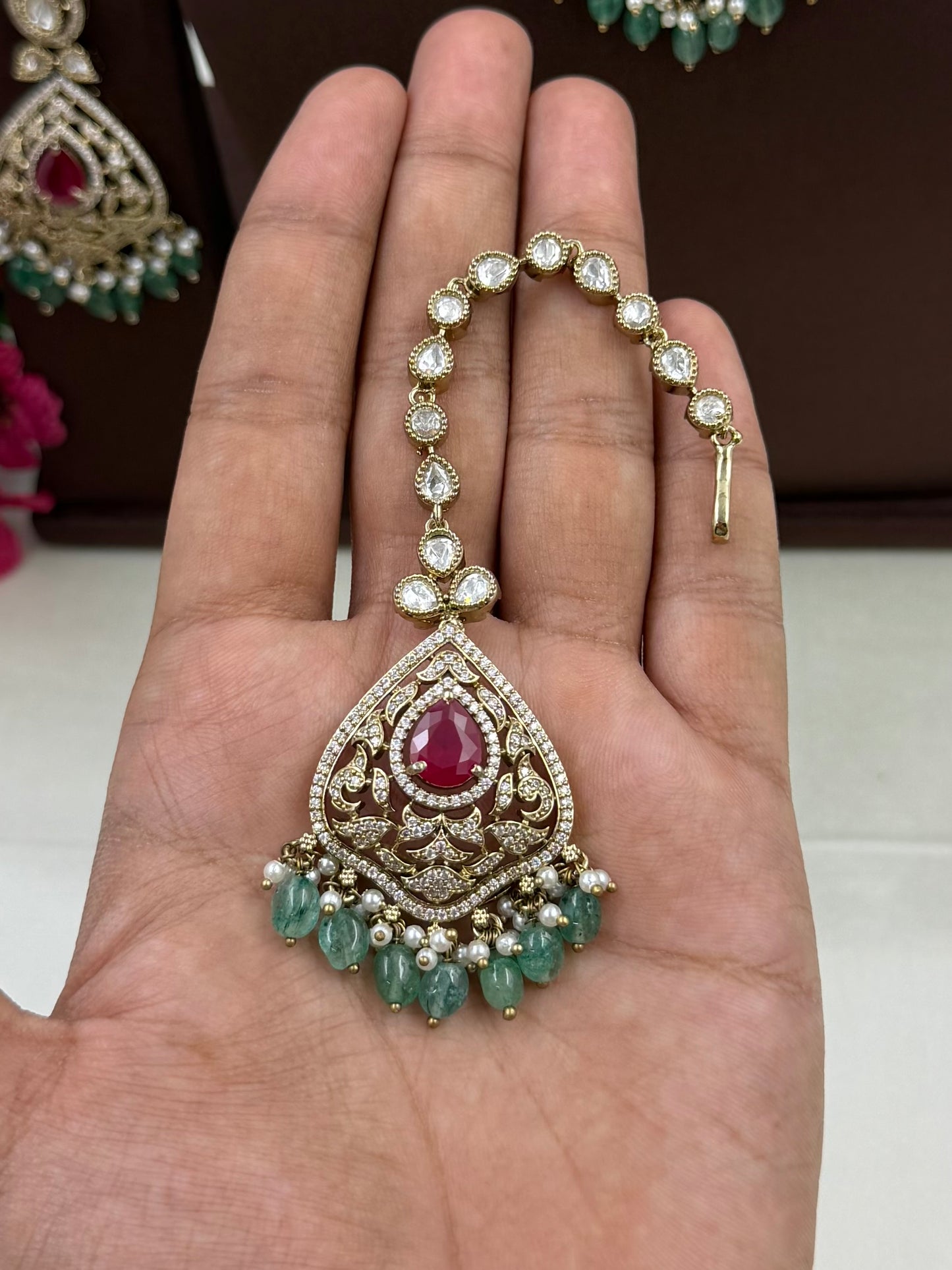 Vinita Victorian Hasli Necklace Set