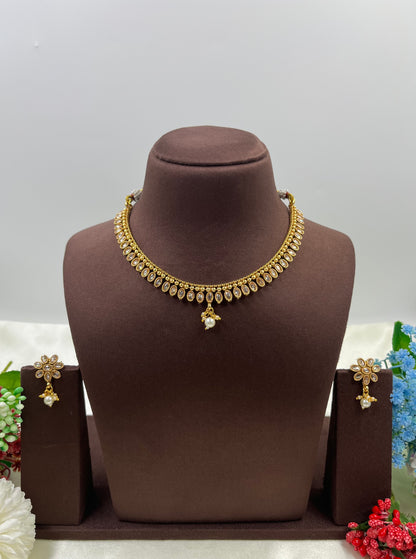 Sura Delicate Traditional Necklace