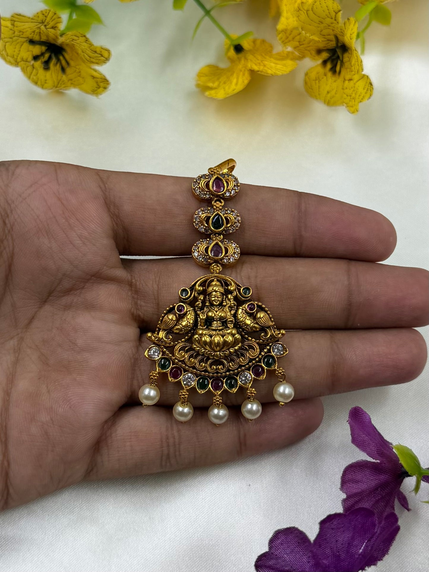Sakshi South Indian Mang Tika