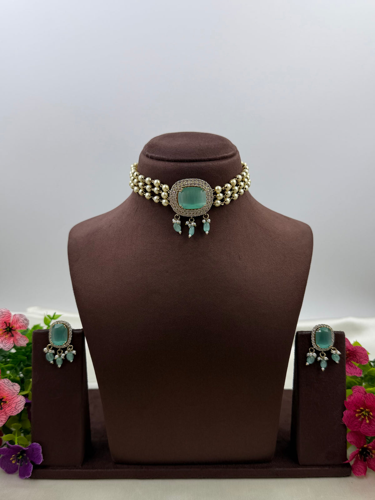 Saisha Victorian Choker Necklace Set