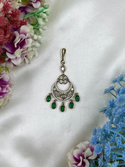 Neha Victorian Mang Tika