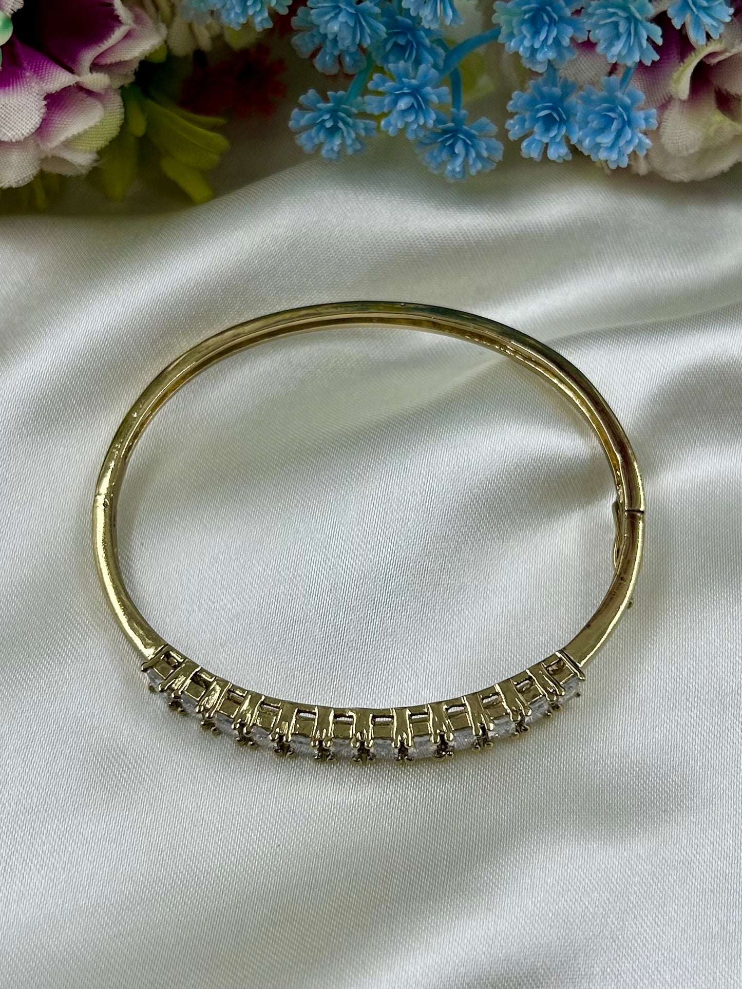 Shruti Victorian Bracelet (Openable)