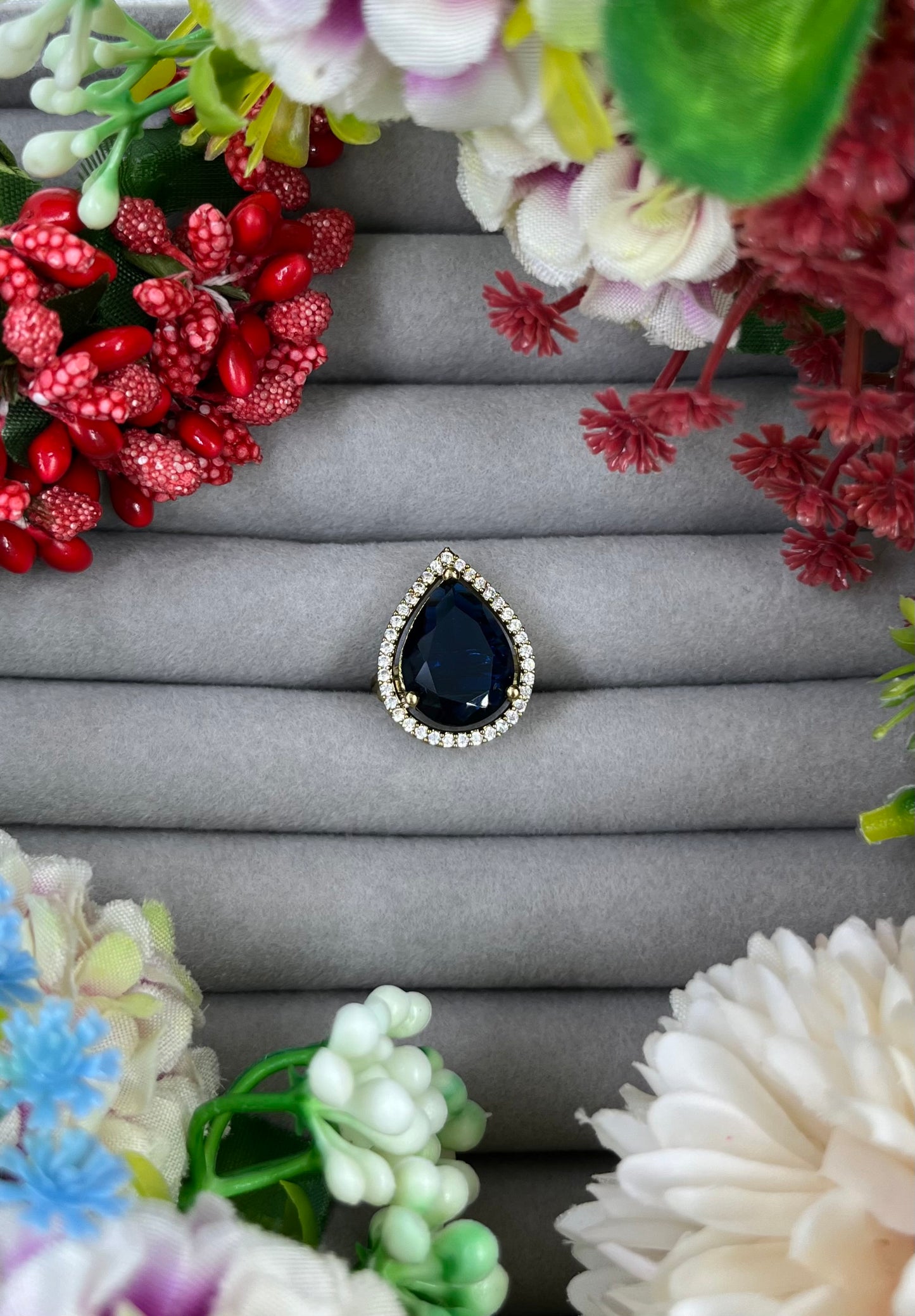 Veda Victorian Ad Ring