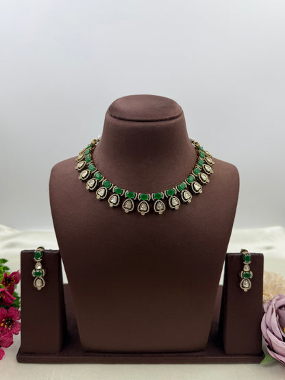 Hema Victorian Delicate Necklace Set
