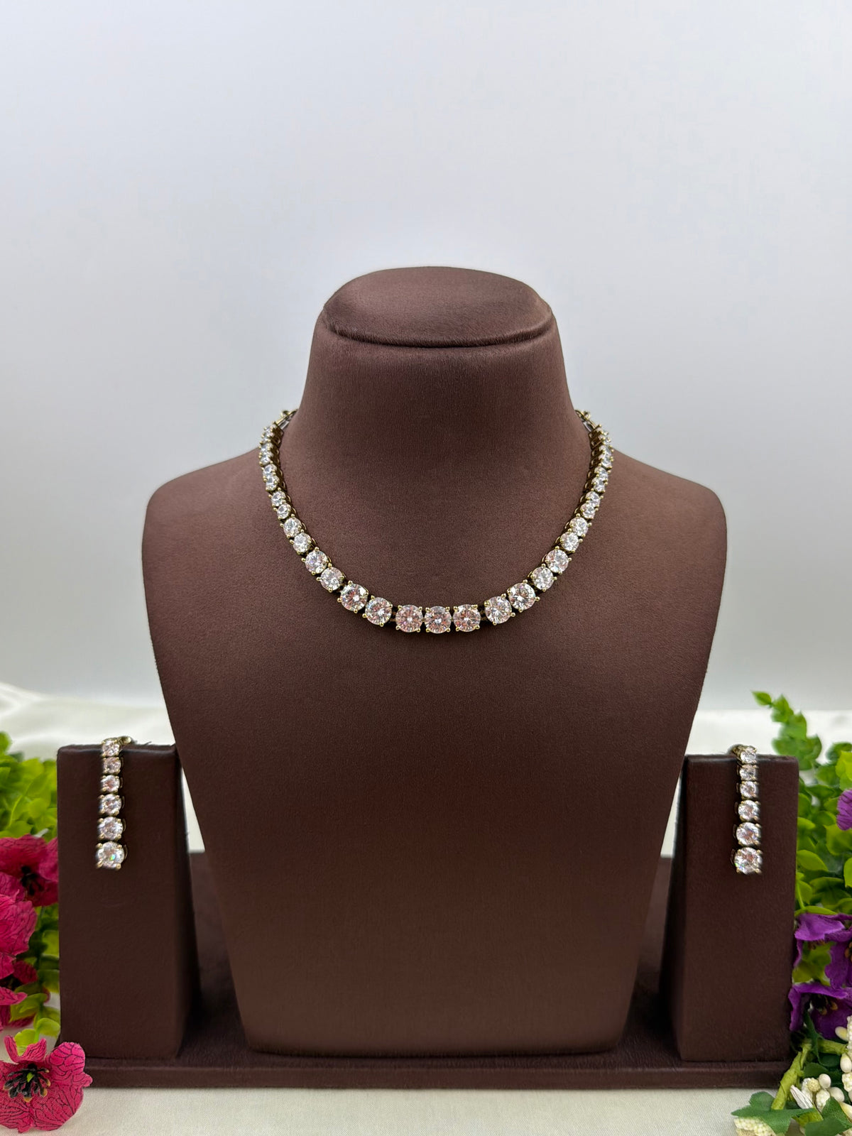 Sarah Victorian Ad Delicate Necklace