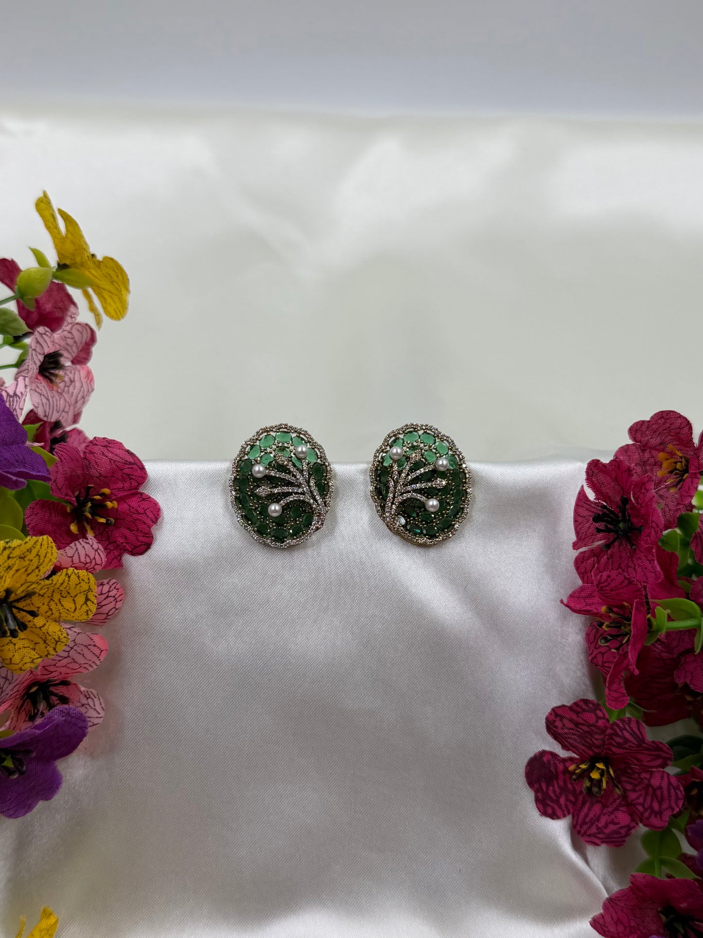 Jazmin Victorian Ad Earring