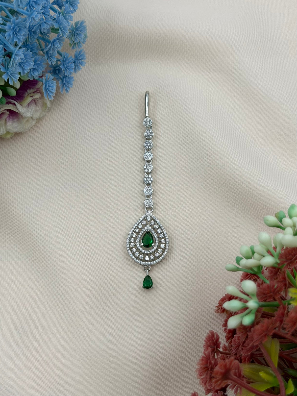 Avya American Diamond Mang Tika