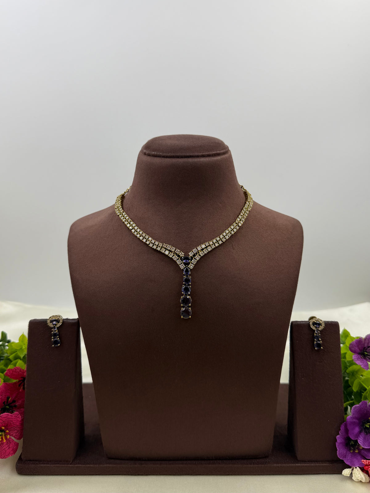 Iris Victorian Delicate Necklace Set