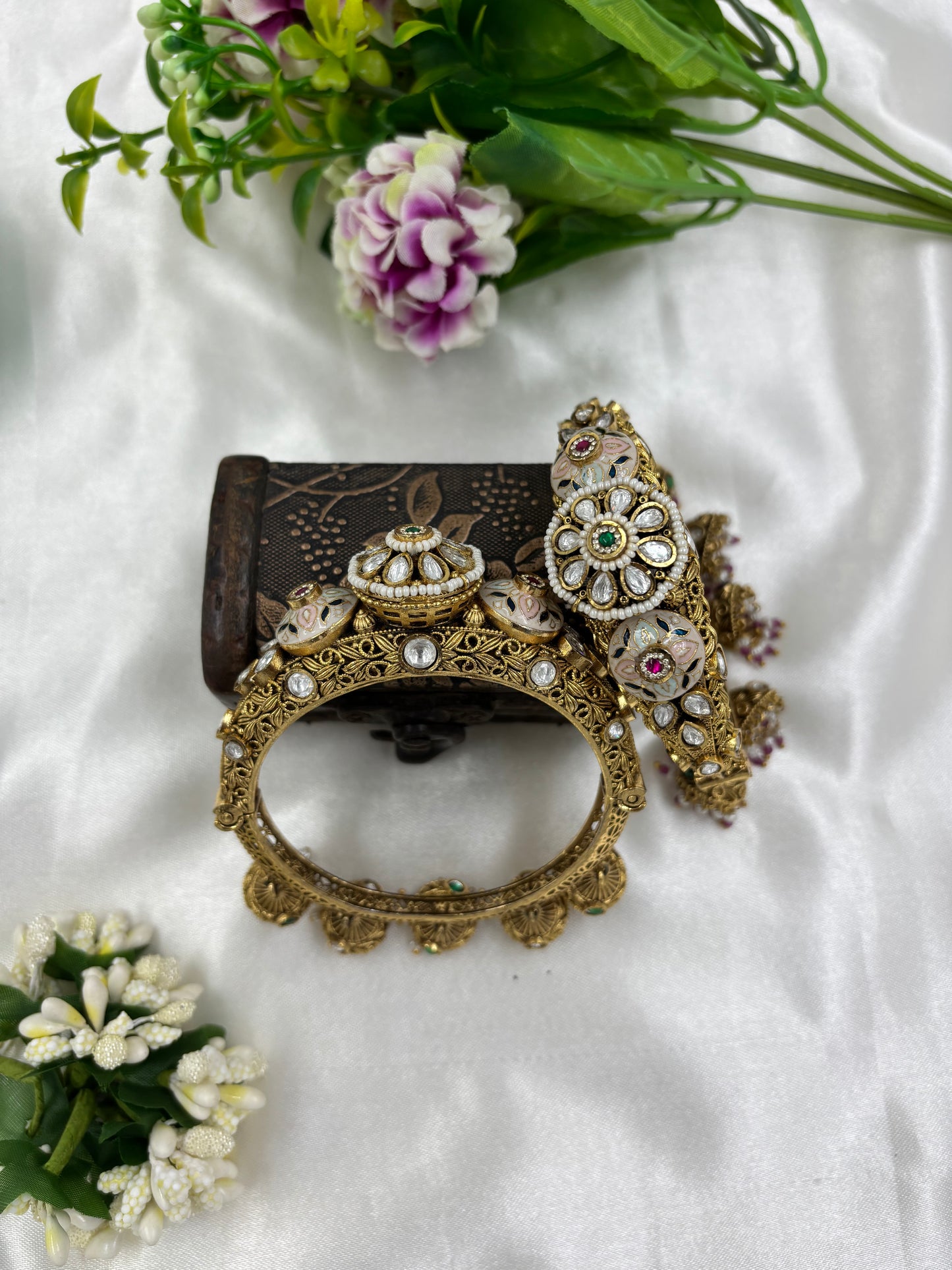 ANTIQUE GOLD PREMIUM JUMKA BANGLES SET