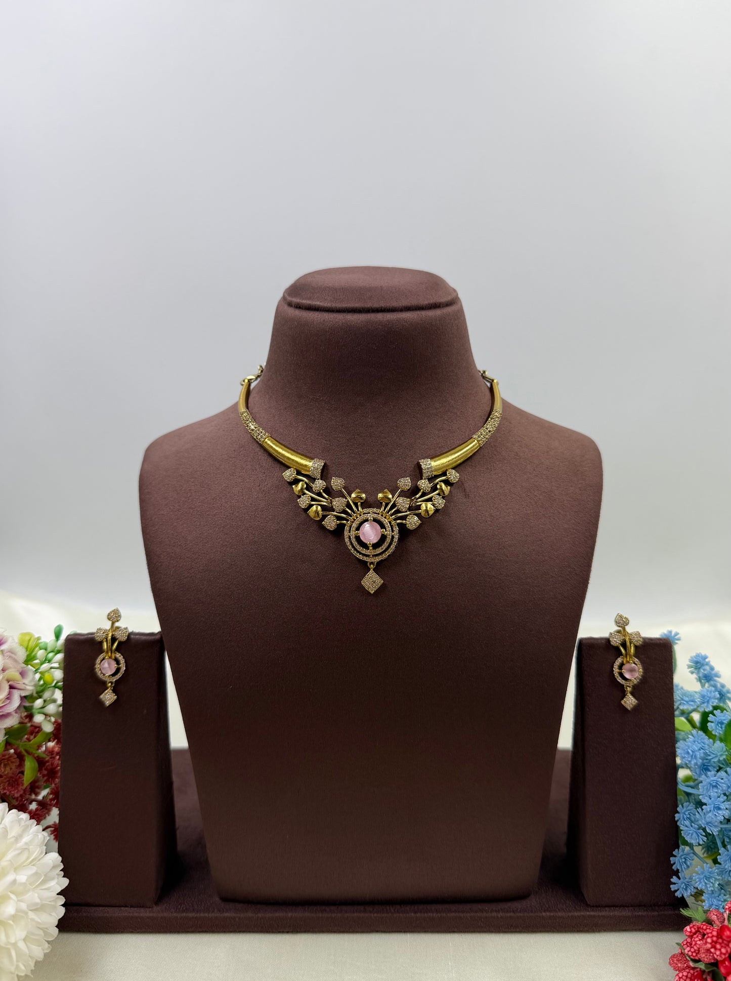 Arpita Traditional Victorian Hasli Necklace