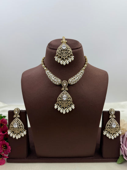 Vinita Victorian Hasli Necklace Set