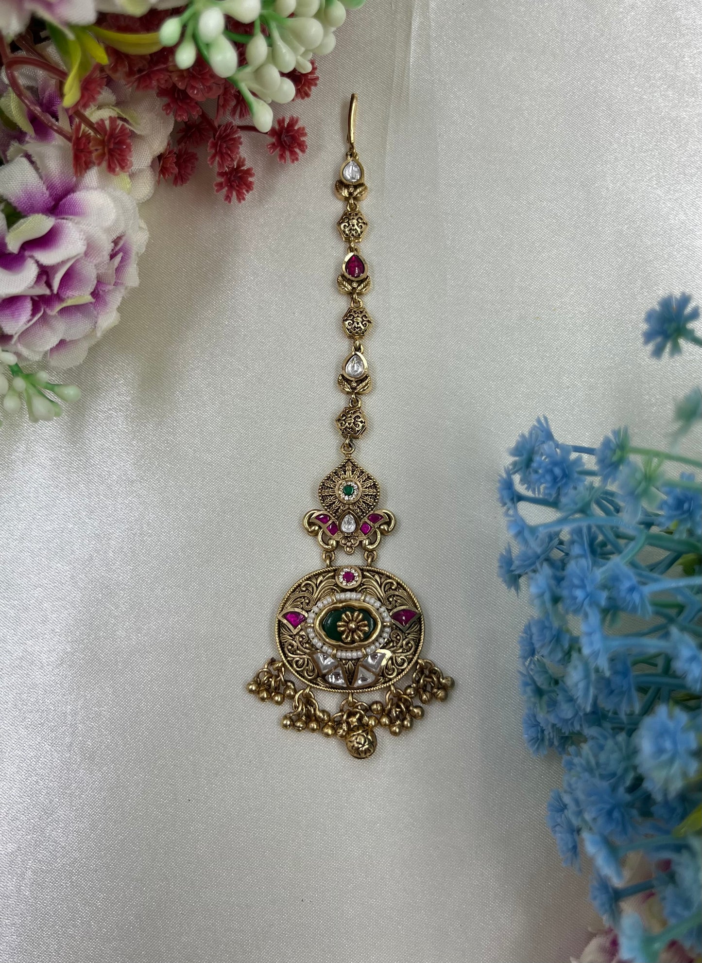 Sheetal Pachi Kundan Mang Tika