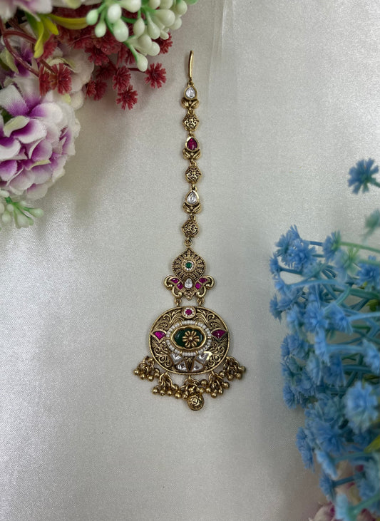 Sheetal Pachi Kundan Mang Tika