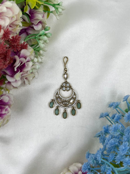 Neha Victorian Mang Tika