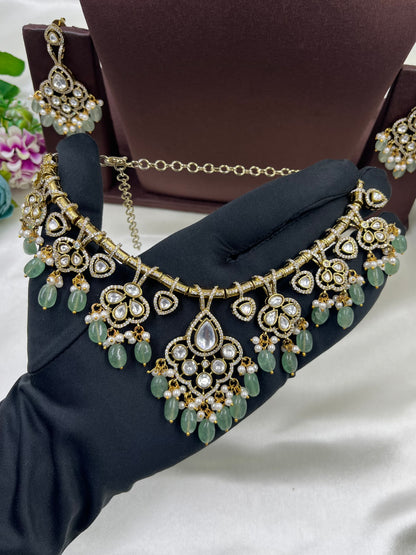 Fina Victorian Hasli Necklace Set