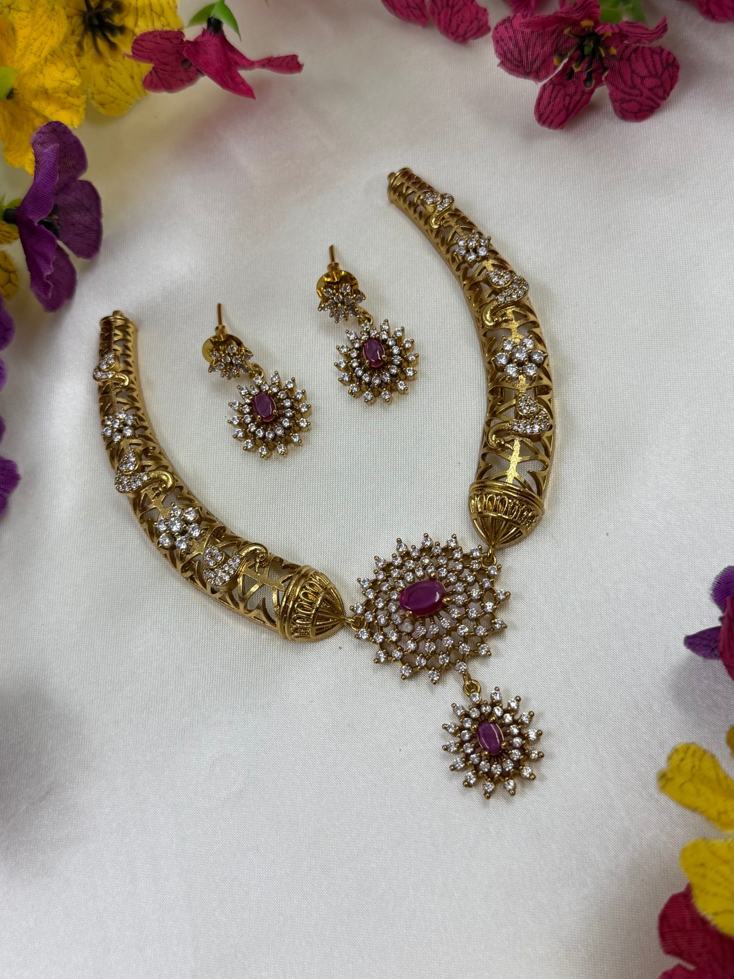 Kanika Victorian Traditional Hasli Necklace