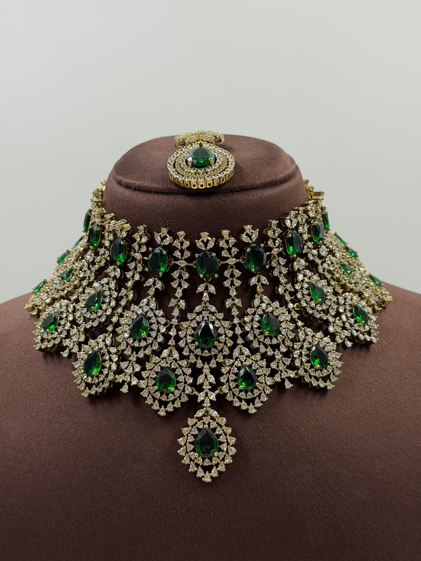 Swara Ad Victorian Choker Necklace Set