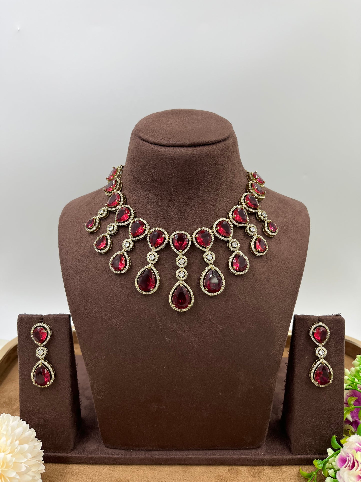 Droplet layering Victorian Neckless