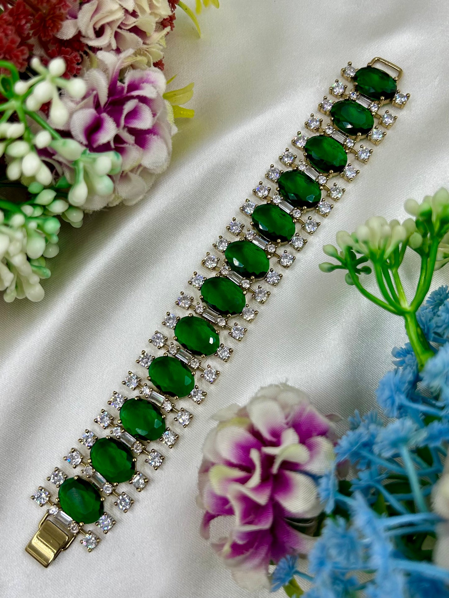 Nidhi Victorian Bracelet (Adjustable)