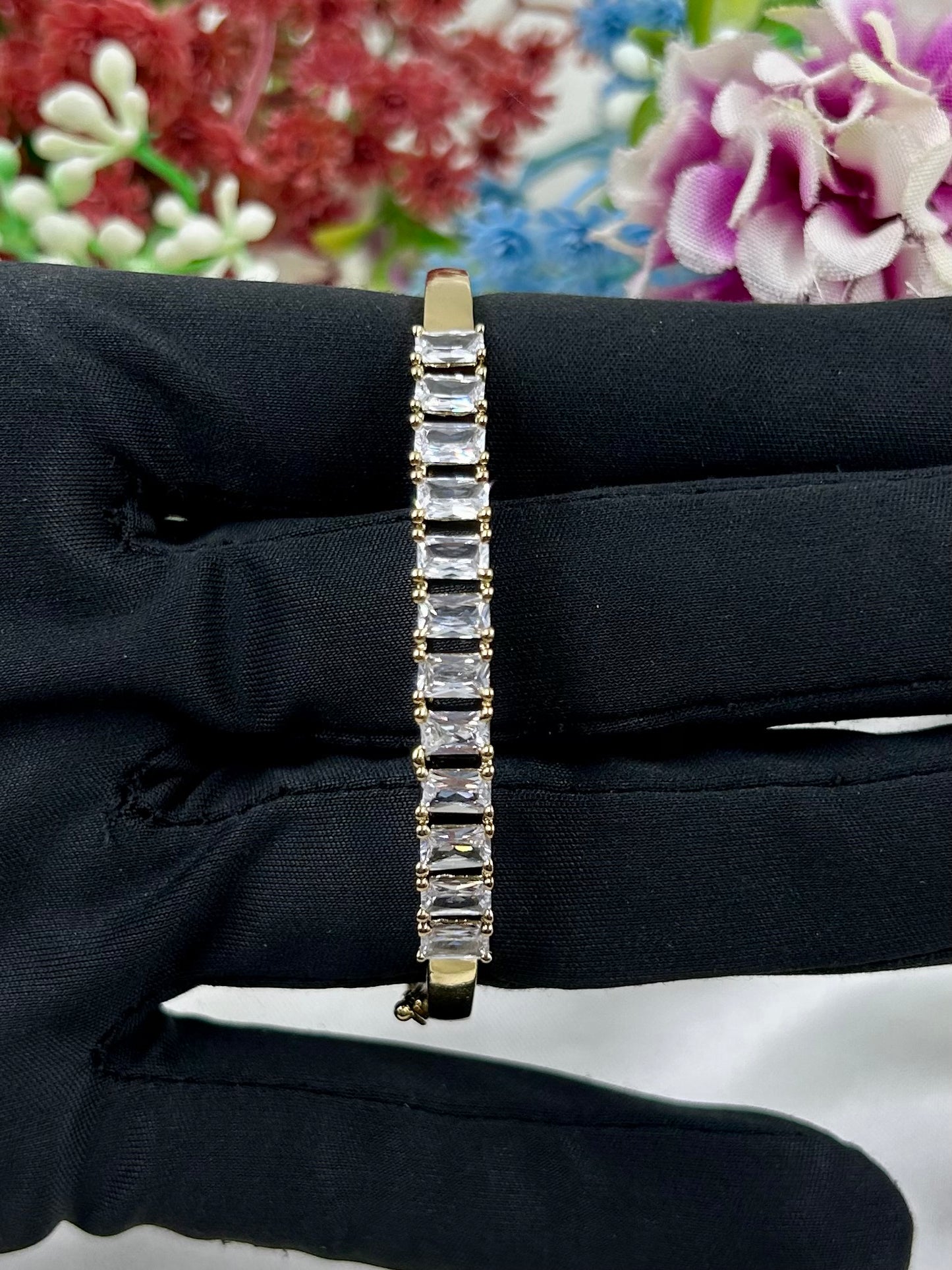 Shruti Victorian Bracelet (Openable)