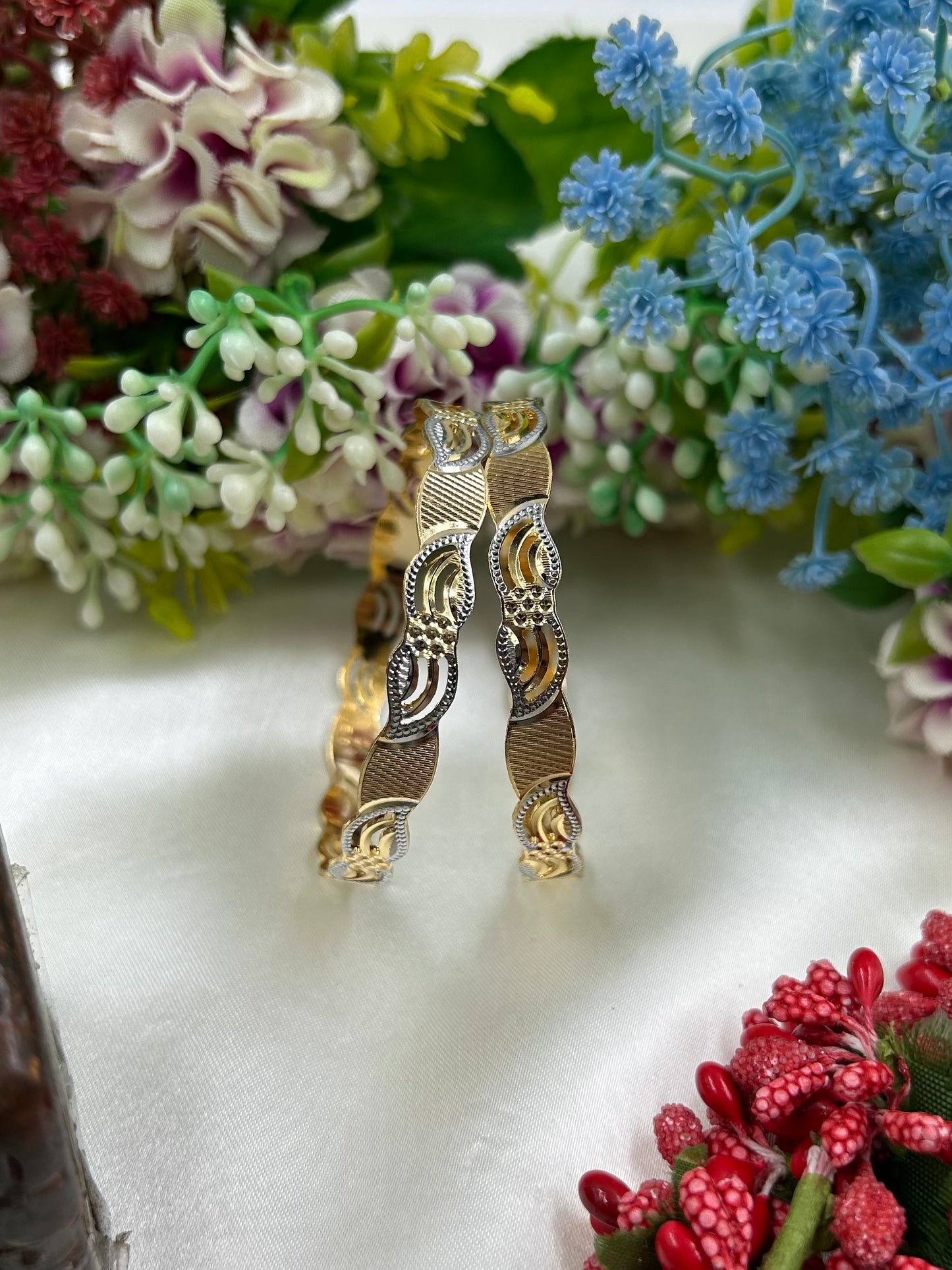 Sara Premium Two-tone Bangles ￼