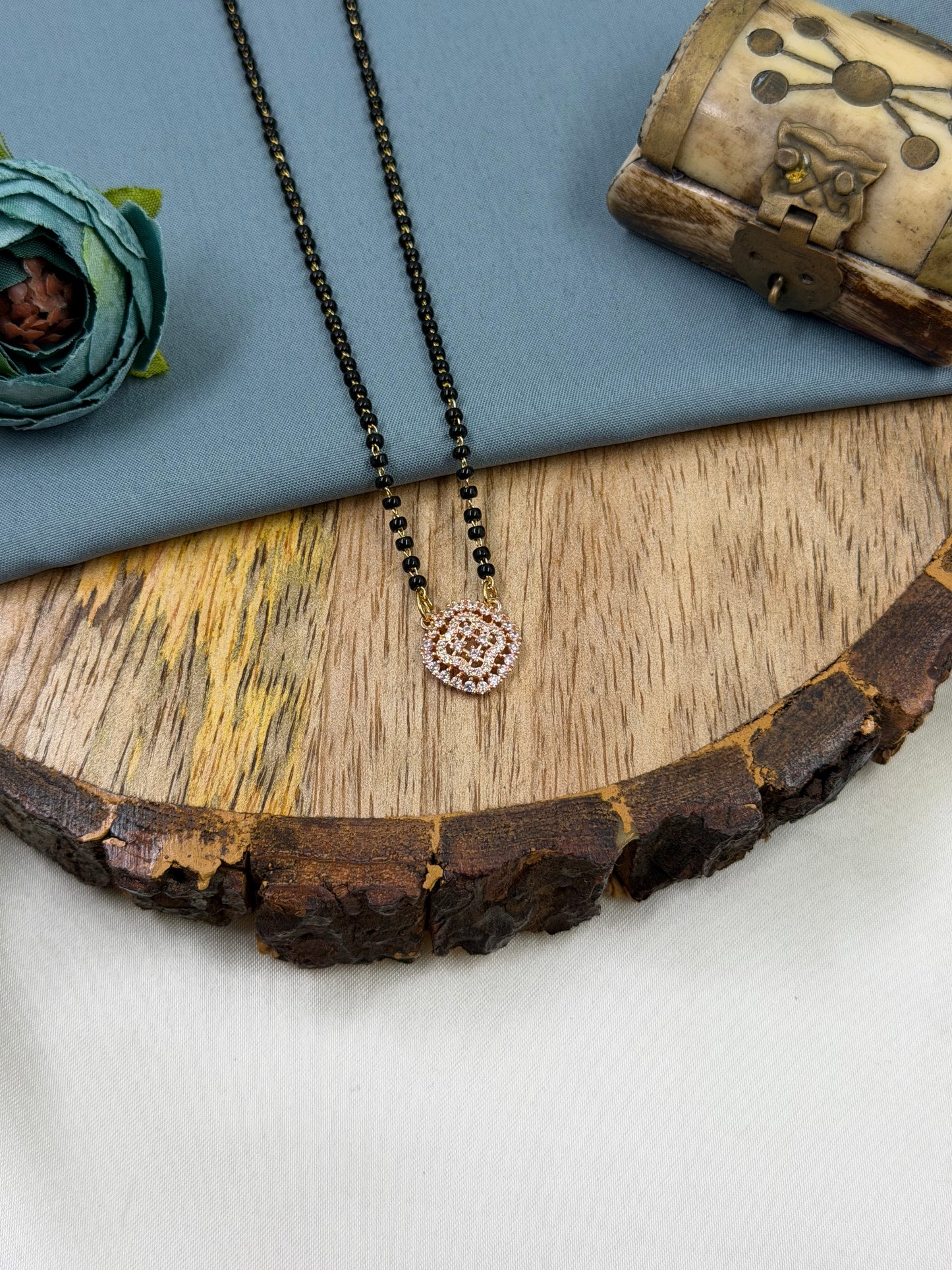 Vintage Floral Cluster Rose Gold Mangalsutra