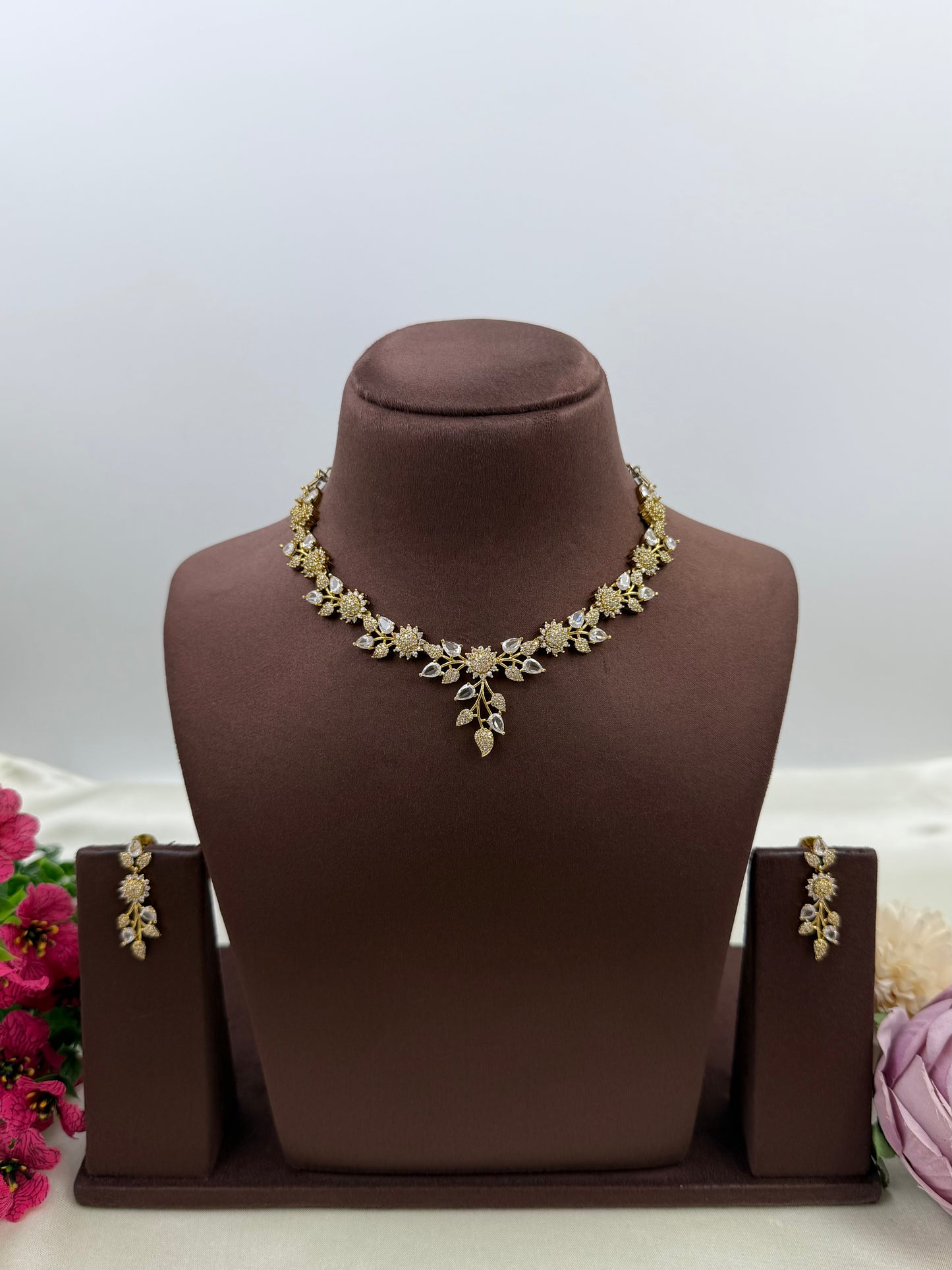 Avani Victorian Delicate Necklace Set