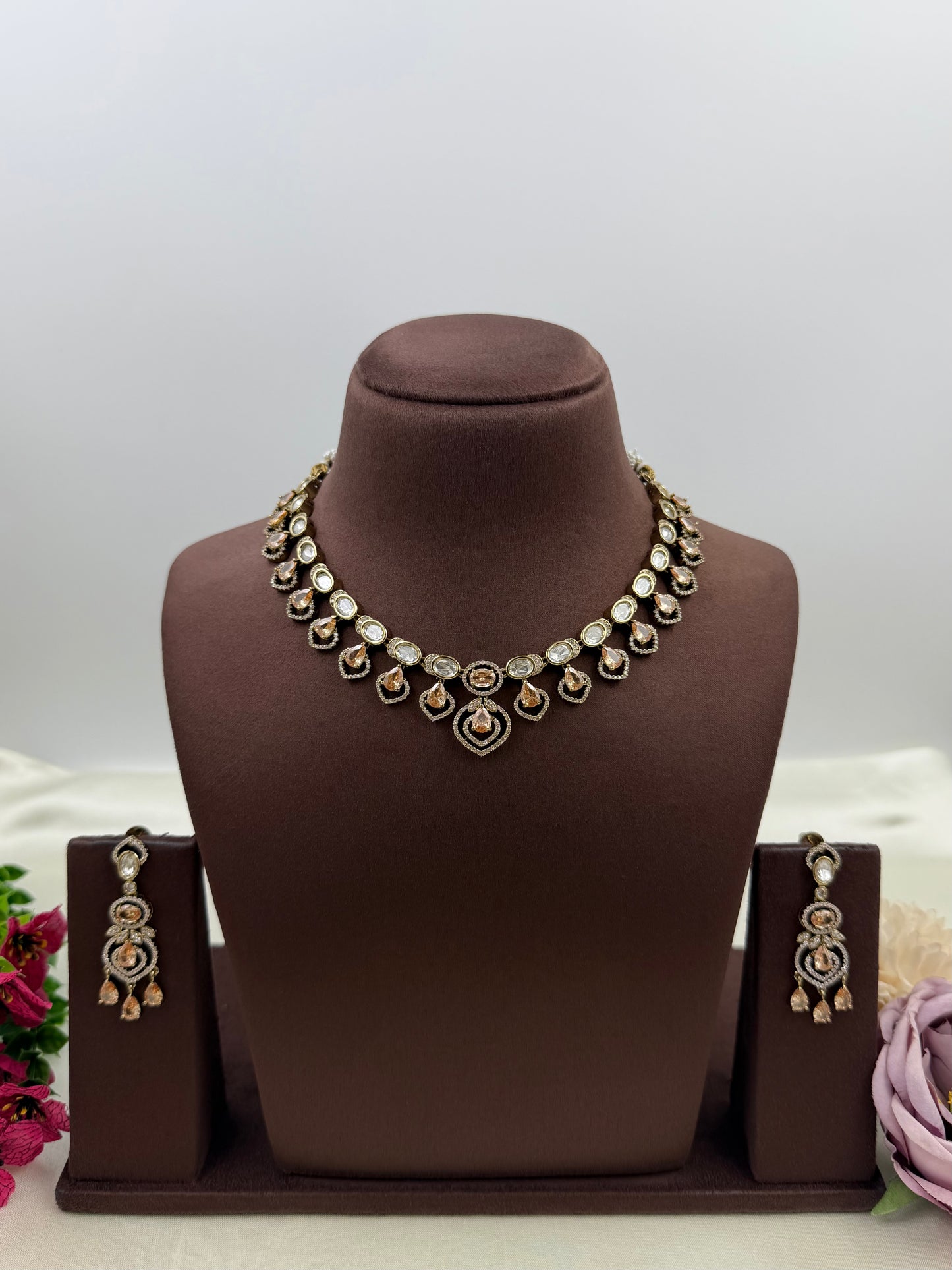 Lata Premium Victorian Necklace Set