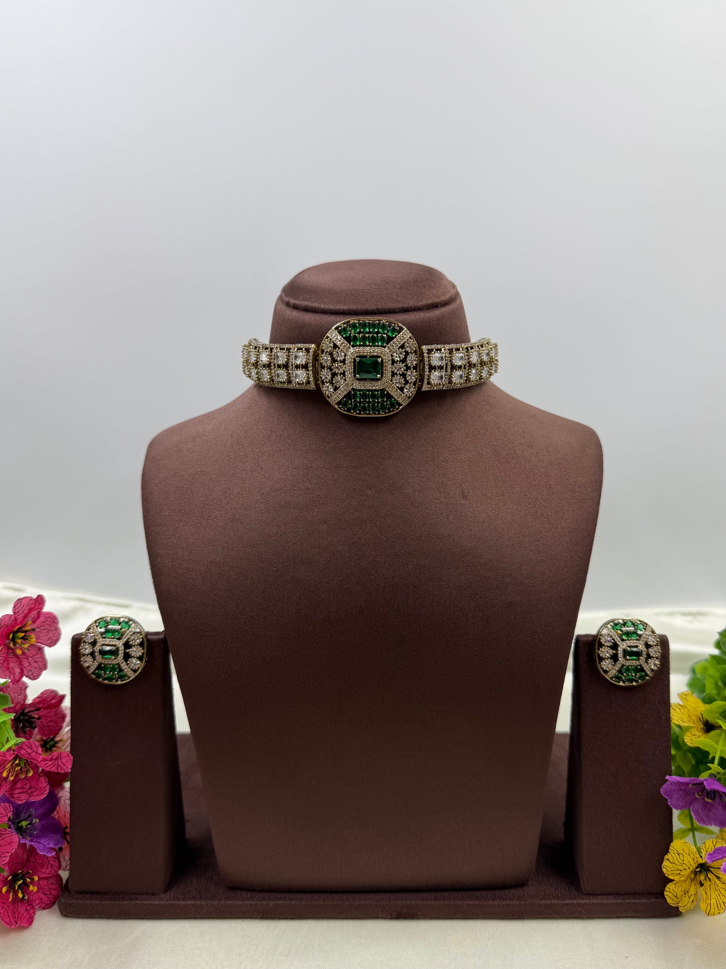 Isha Victorian Choker Necklace Set
