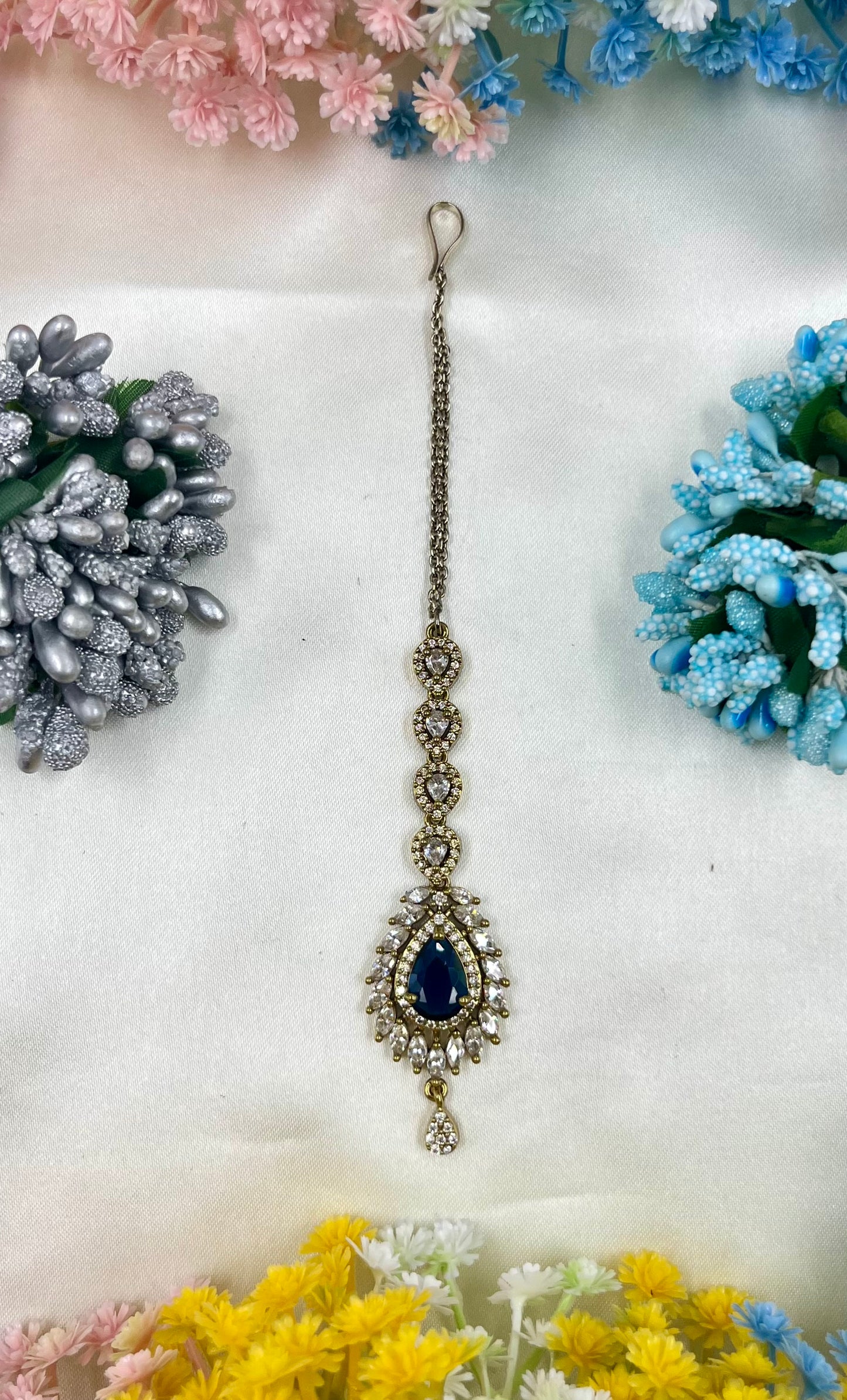 Aditi Victorian Mang Tika