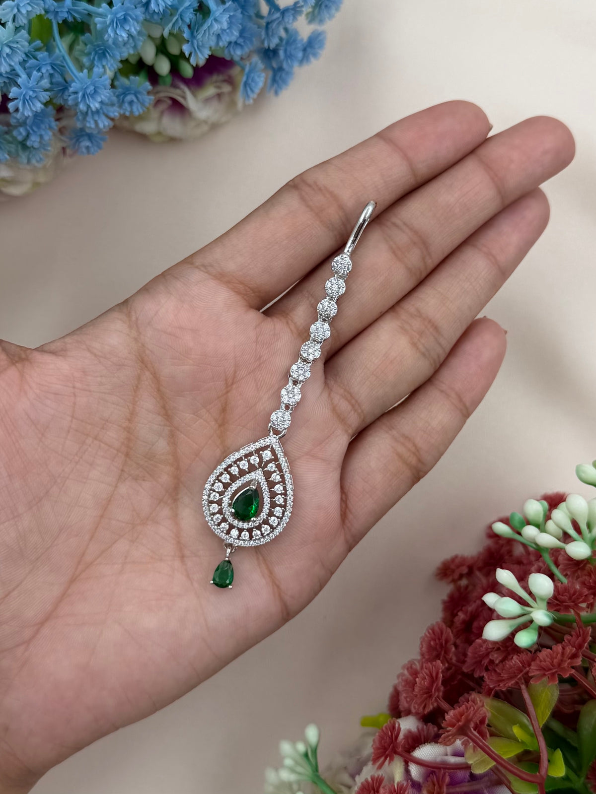 Avya American Diamond Mang Tika