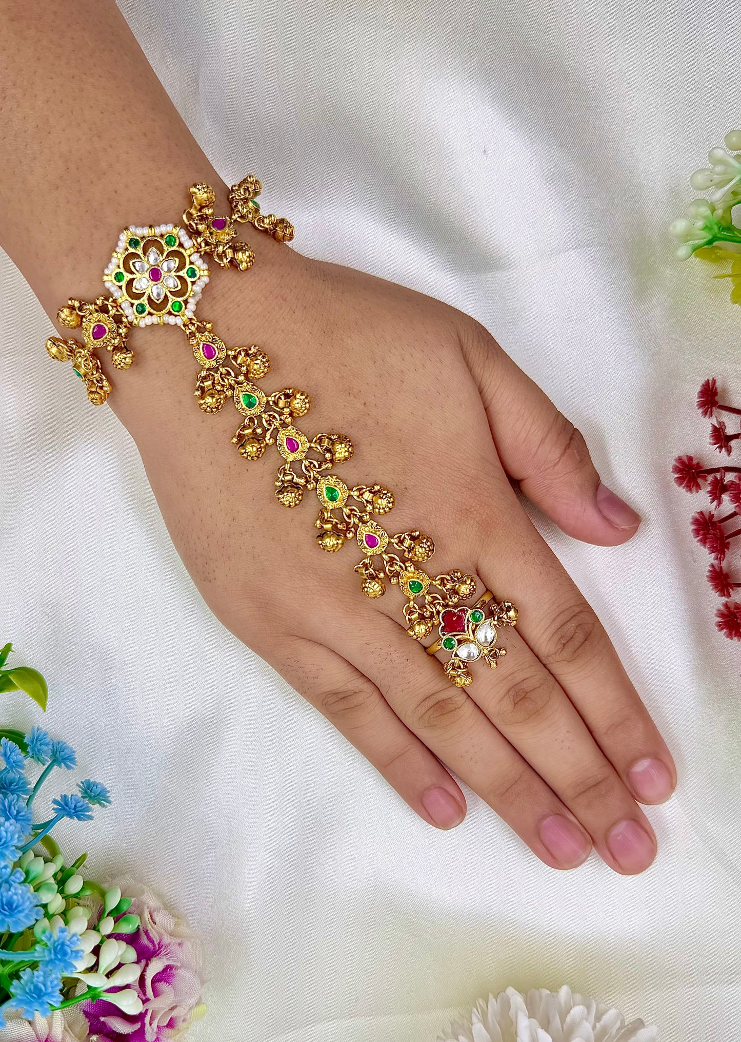 Latika Pachi Kundan Hath Panja (One Pis)