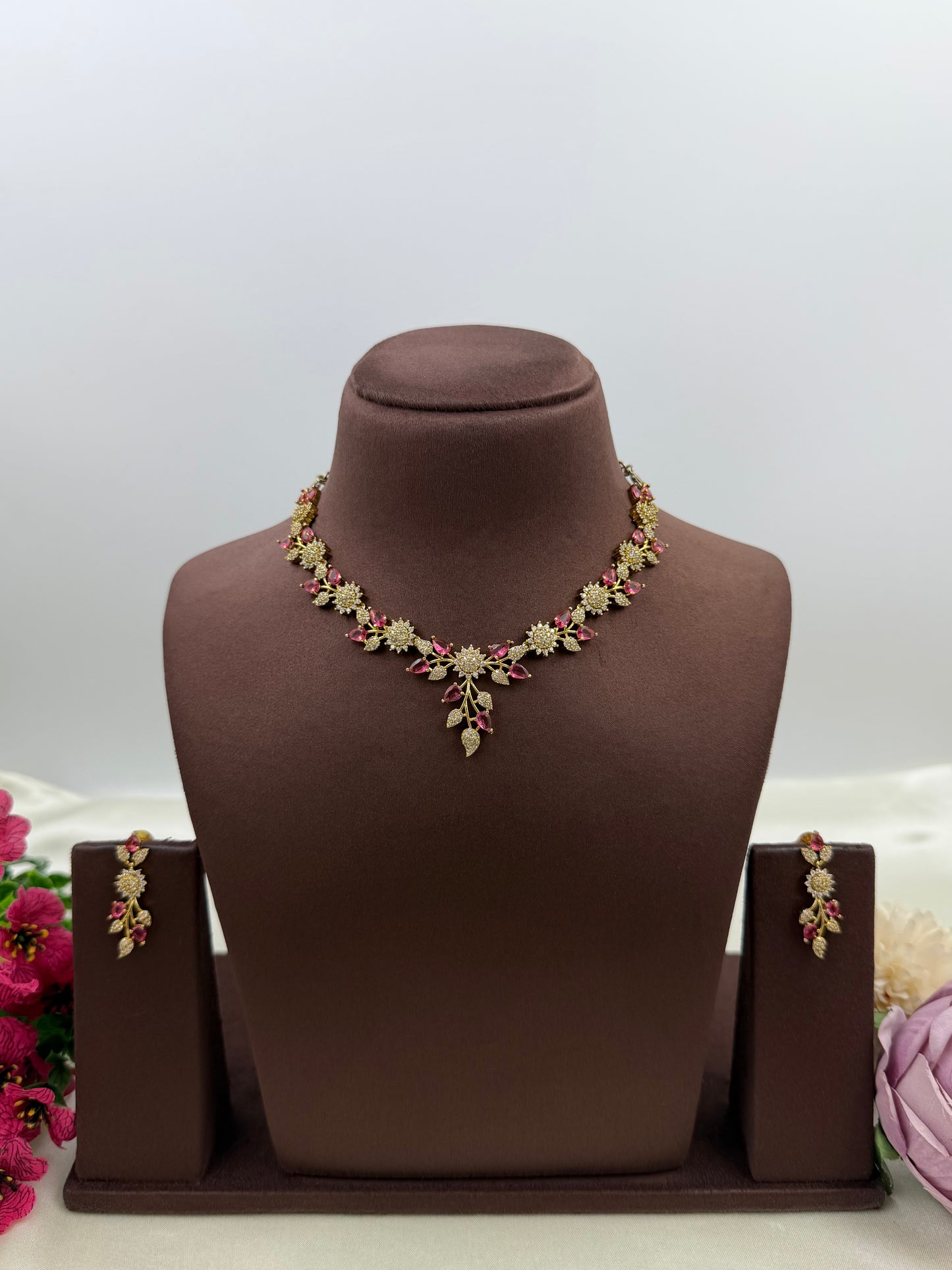 Avani Victorian Delicate Necklace Set