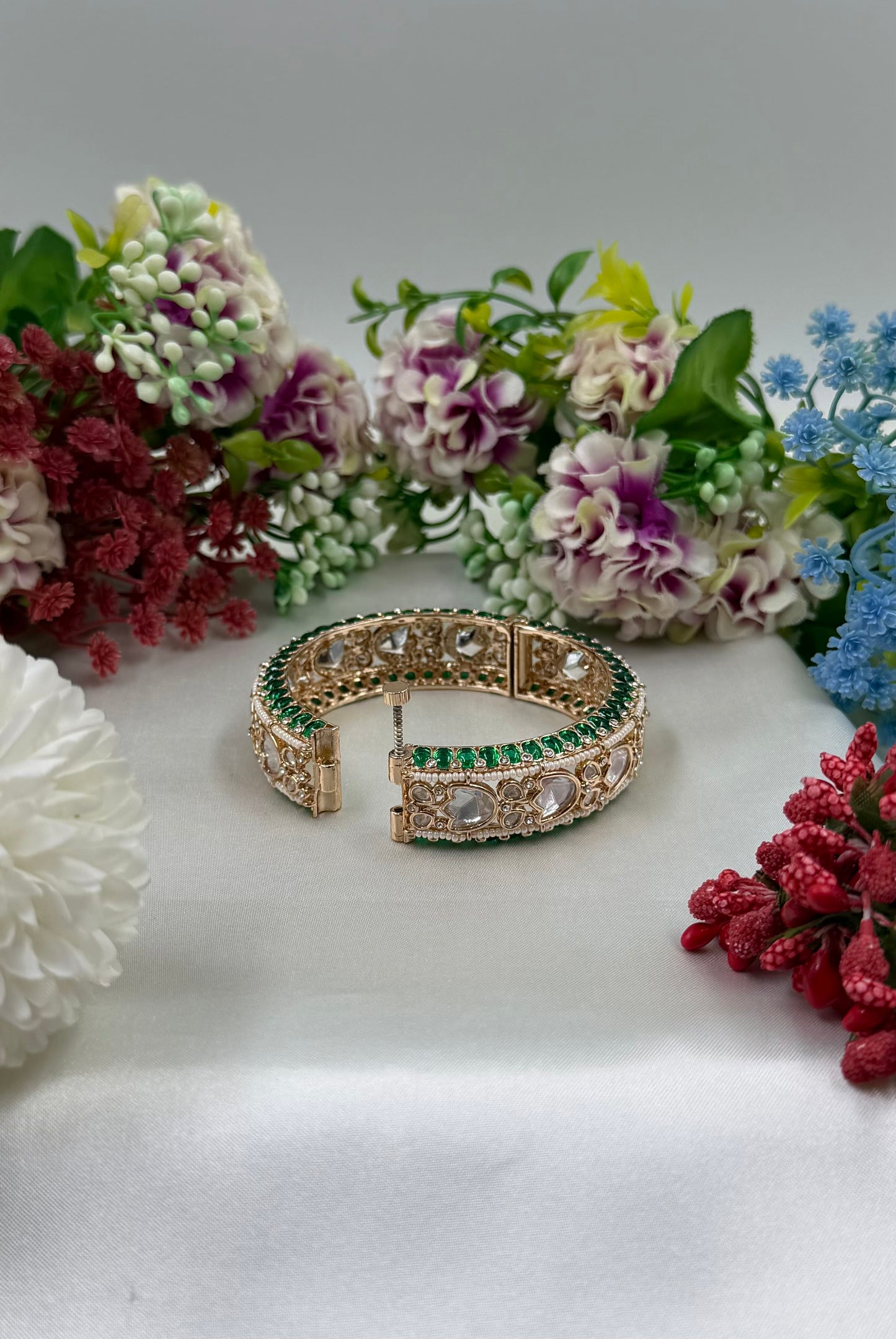 Shraddha Moissanite Bangle (Openable)