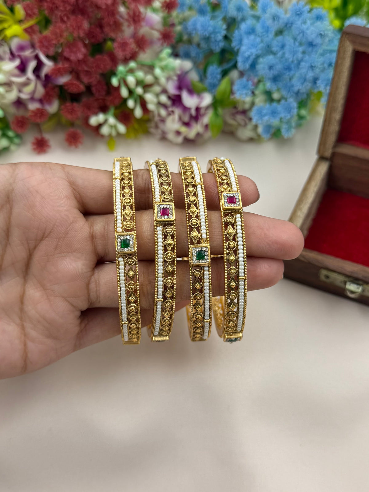 Mansi Chorski Bangles
