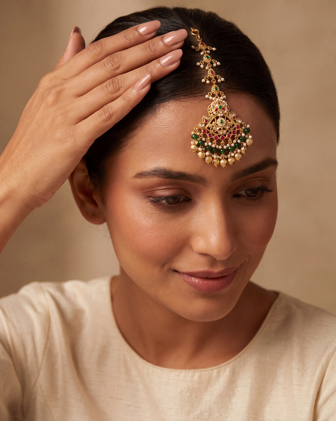 Rajeshwari Pachi Kundan Mang Tika