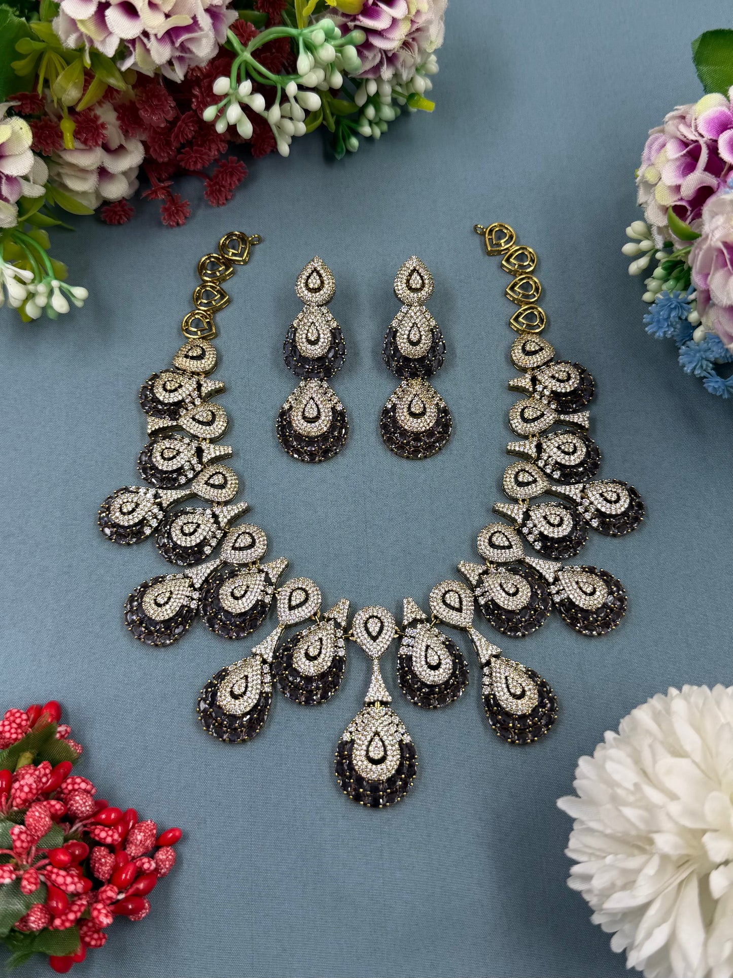 Vinita Victorian American Diamond Necklace