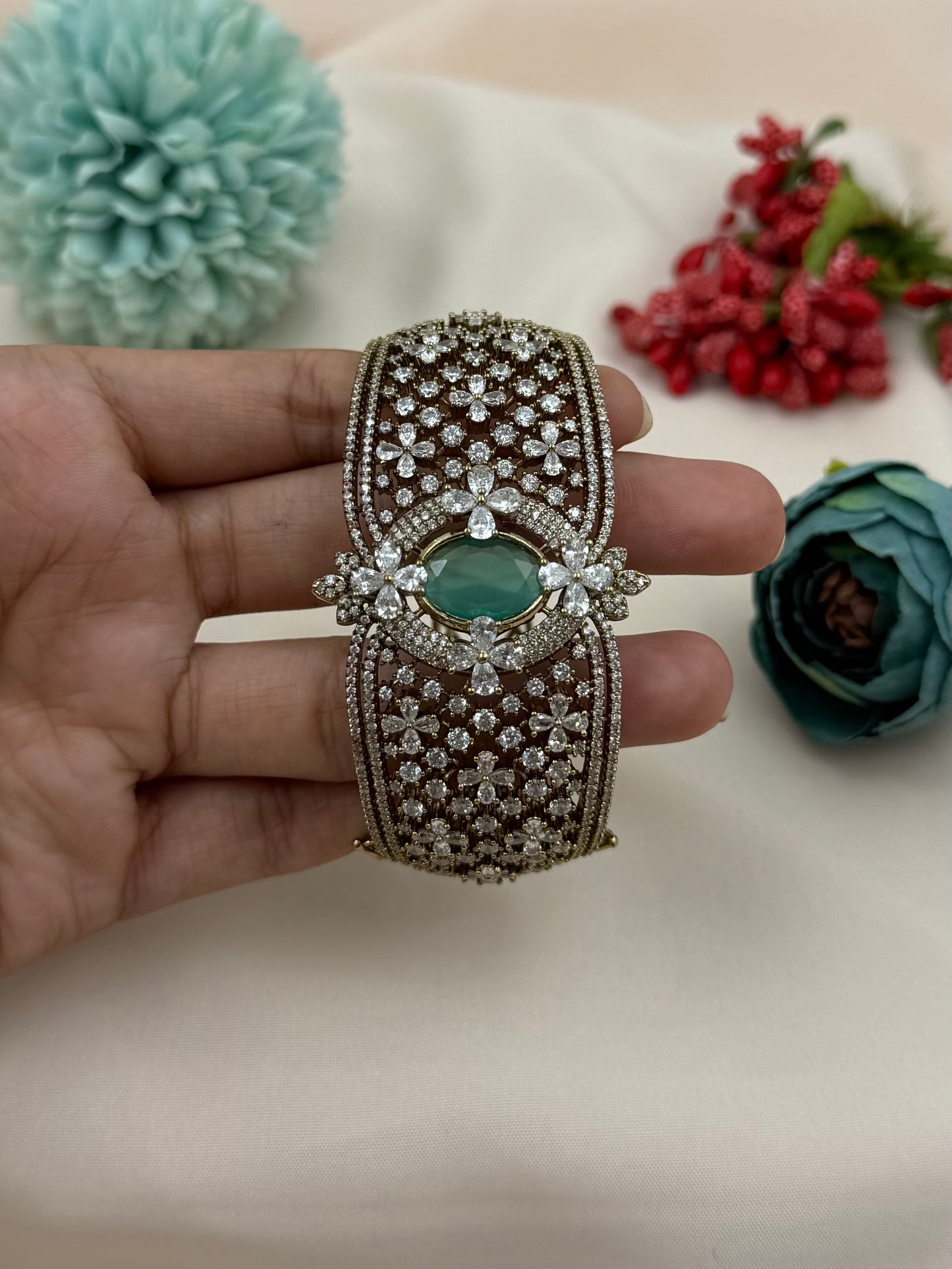 Phoebe Premium Victorian Bracelet (Openable)