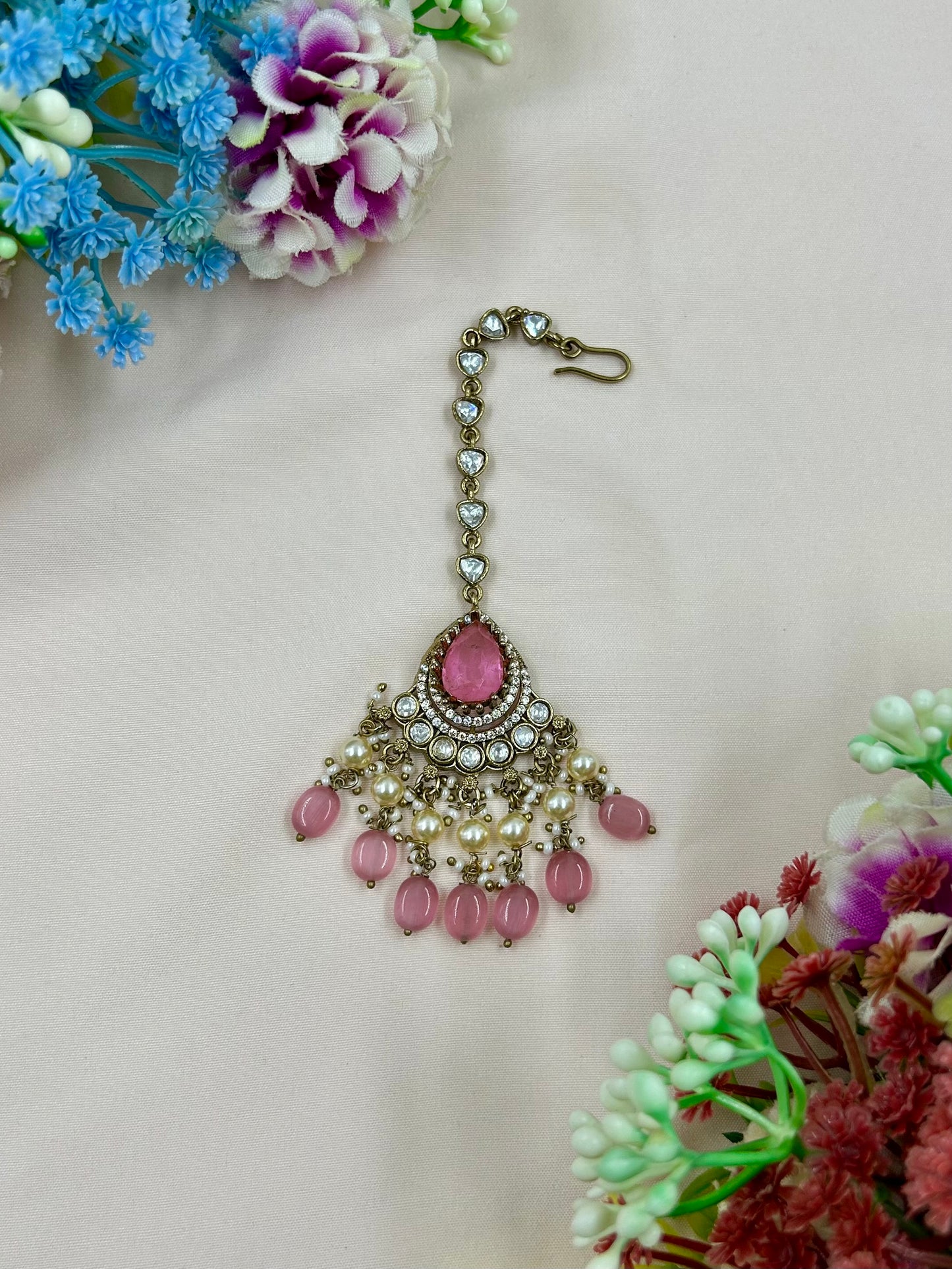 Vidhi Victorian Mang Tika