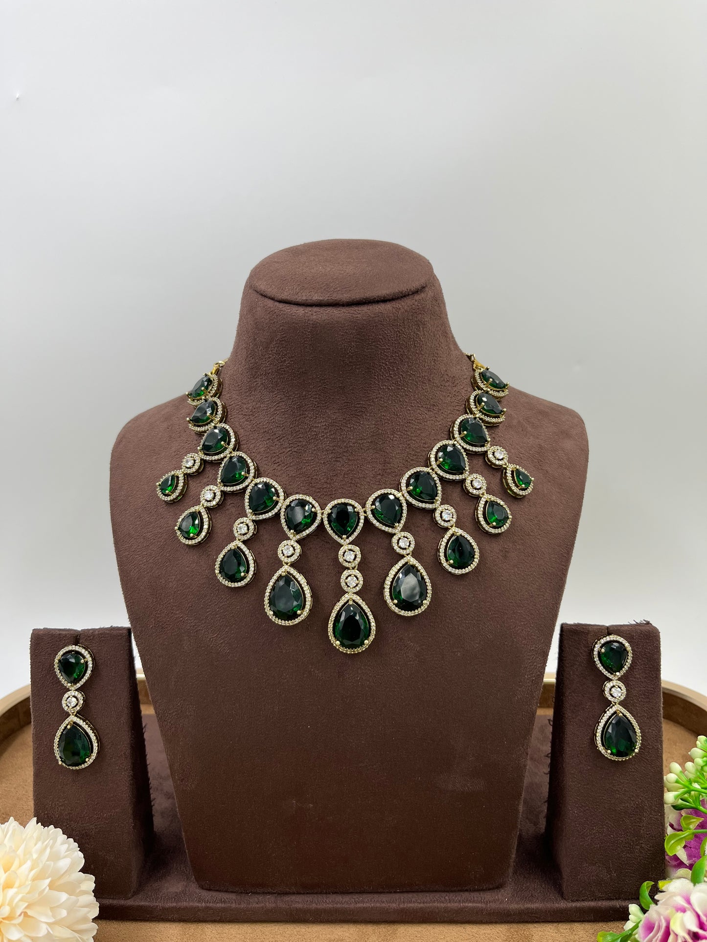 Droplet layering Victorian Neckless
