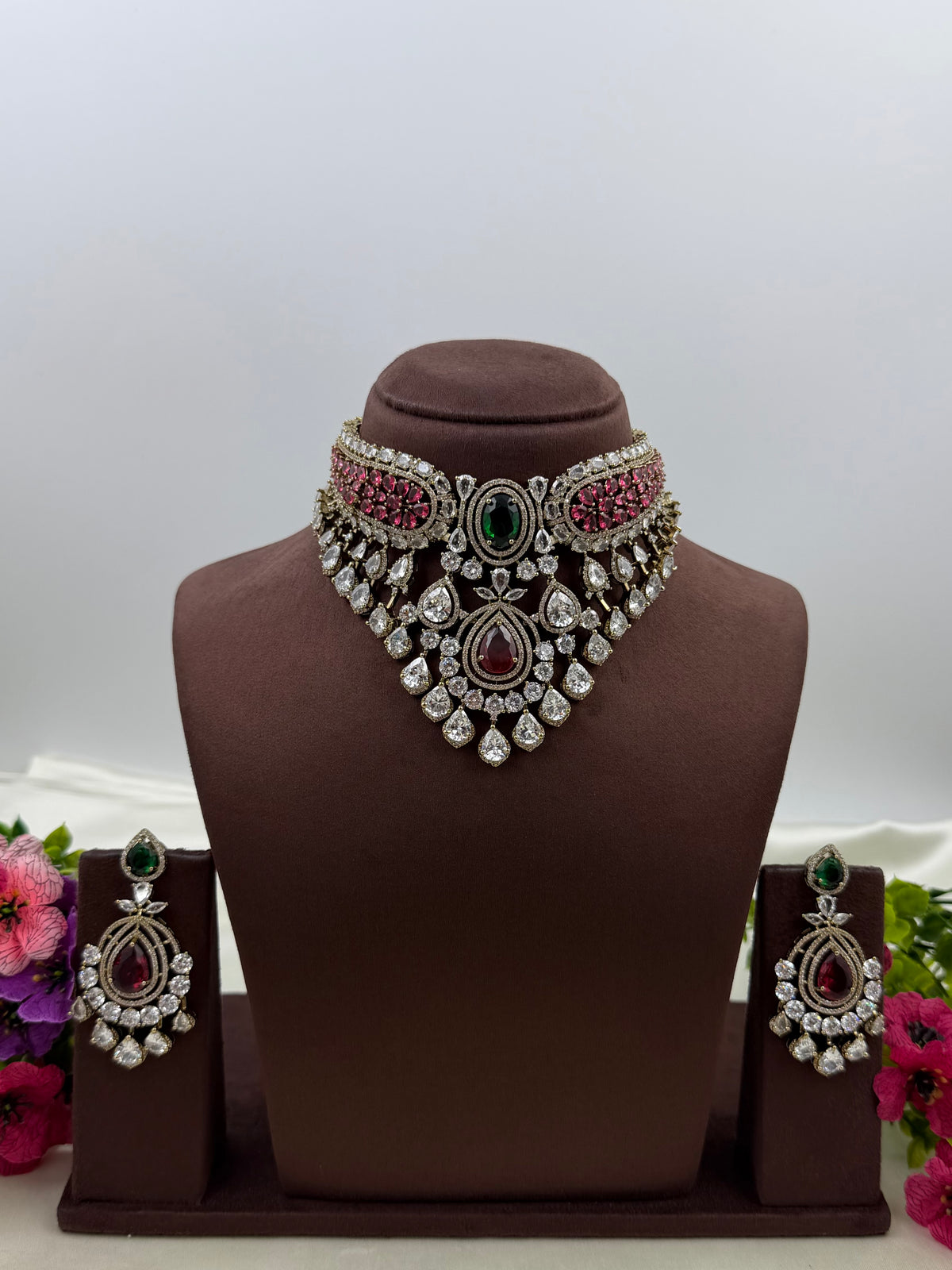 Oviya Victorian Choker Necklace Set