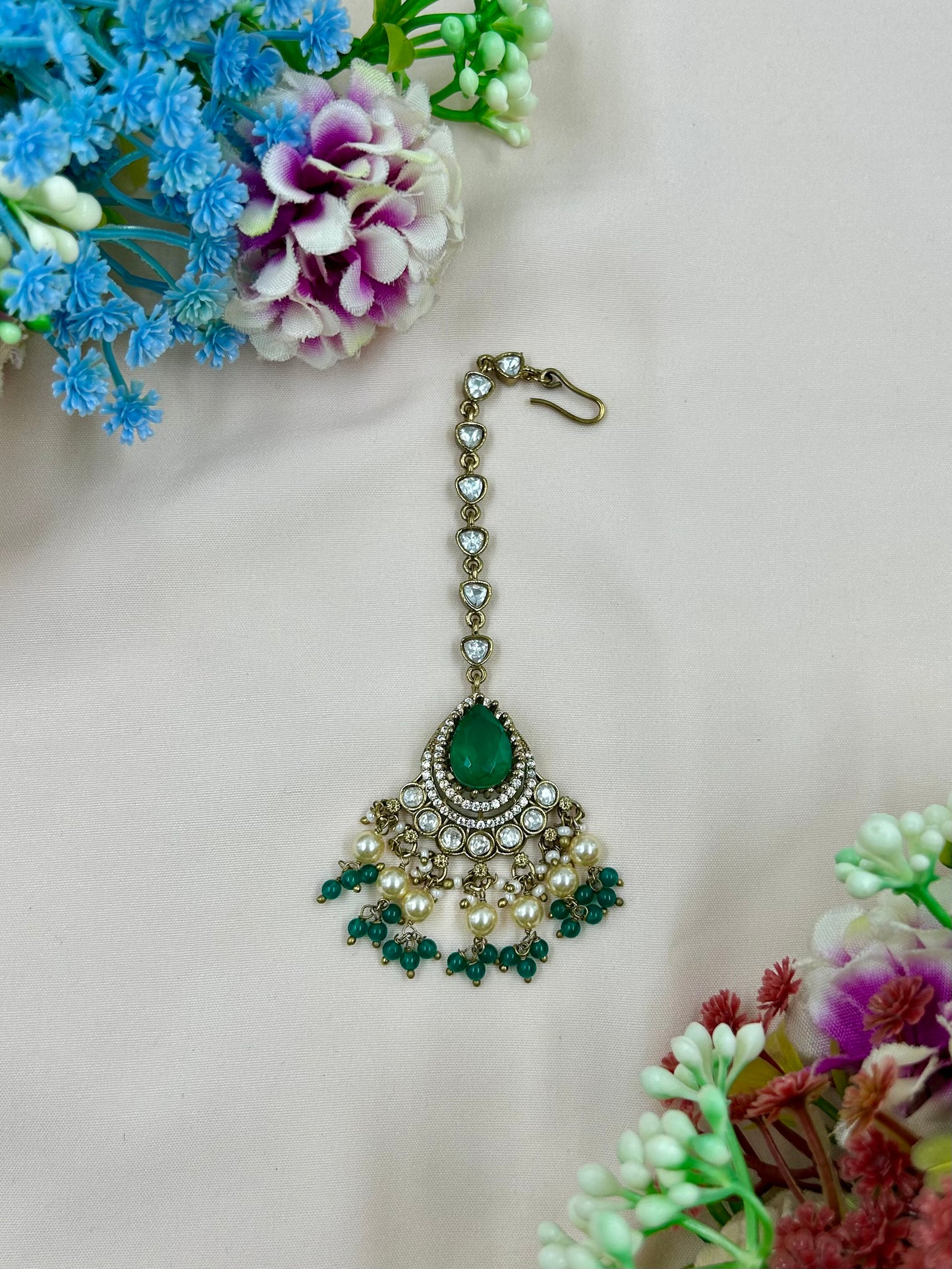 Vidhi Victorian Mang Tika