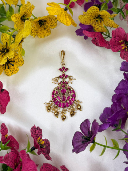Kavya Pachi Kundan Mang Tika