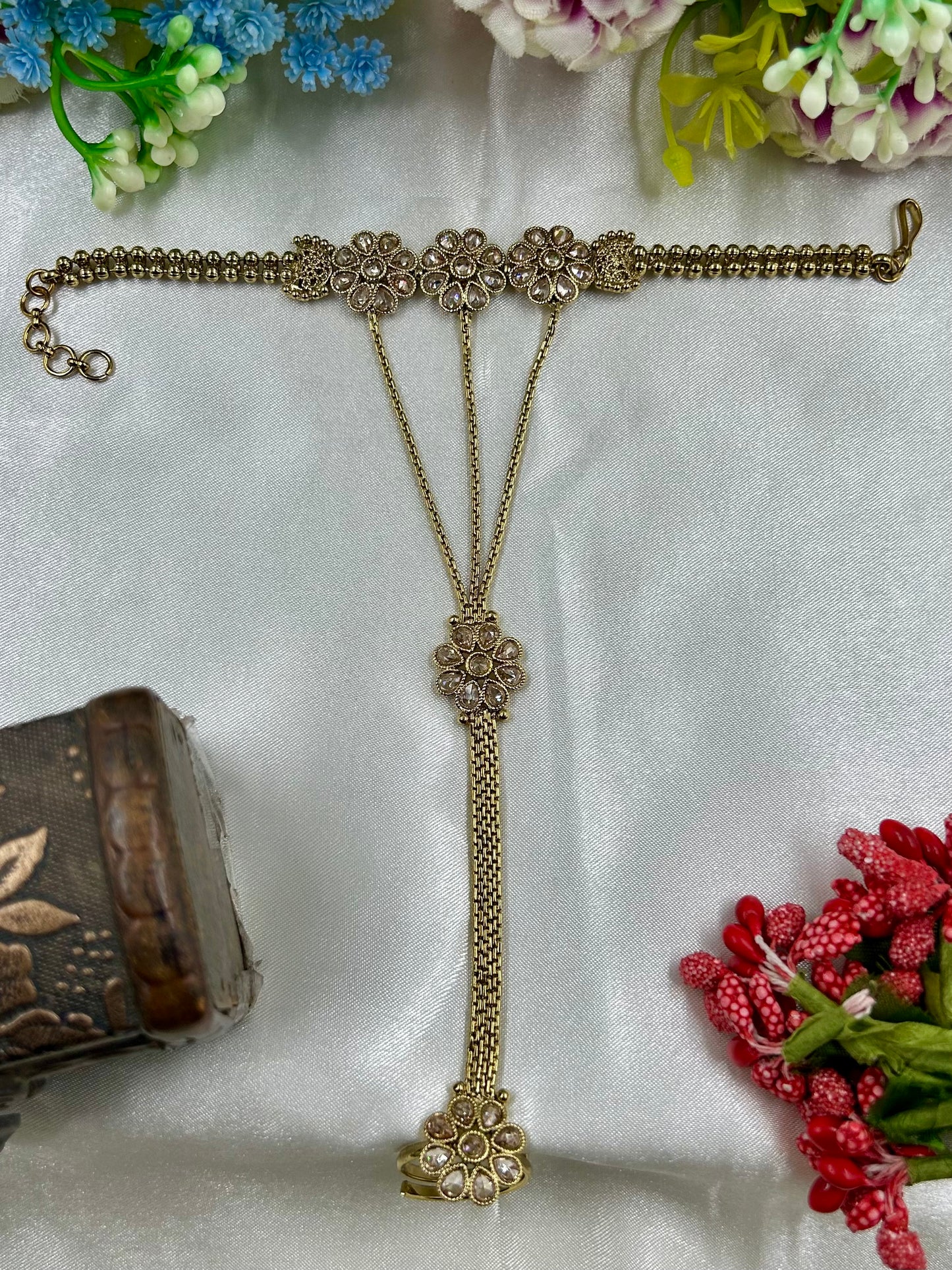 Komal Victorian Hath Panja (One Pis)