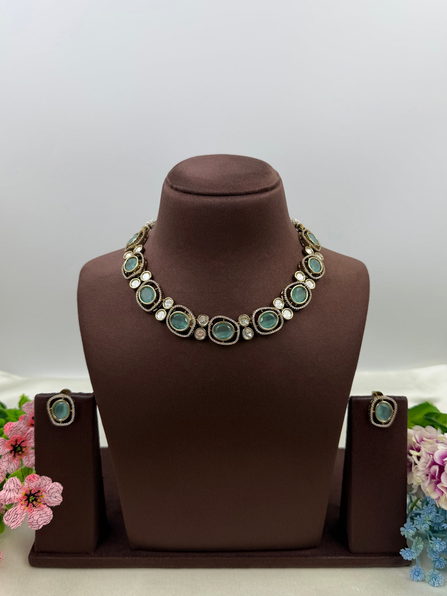 Nyra Premium Victorian Necklace Set