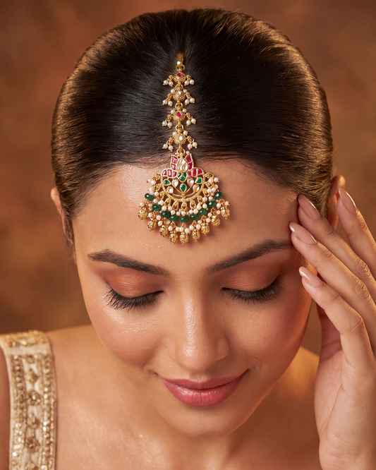 Mira Pachi Kundan Mang Tika