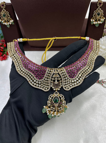 Isha Victorian Classic Glow Necklace