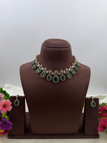 Urmi Victorian Delicate Necklace Set
