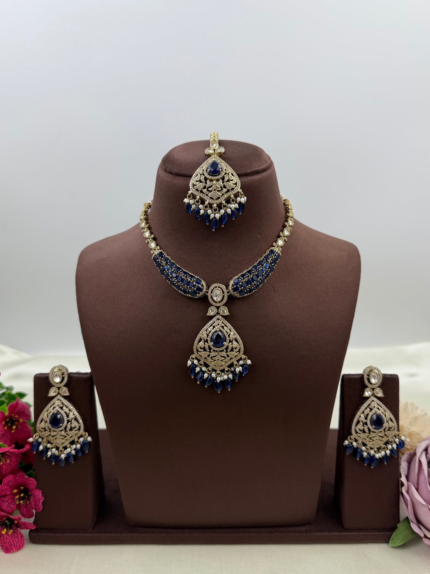 Vinita Victorian Hasli Necklace Set